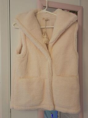 NWT Hem & Thread Plush Hooded Vest in Soft Cream